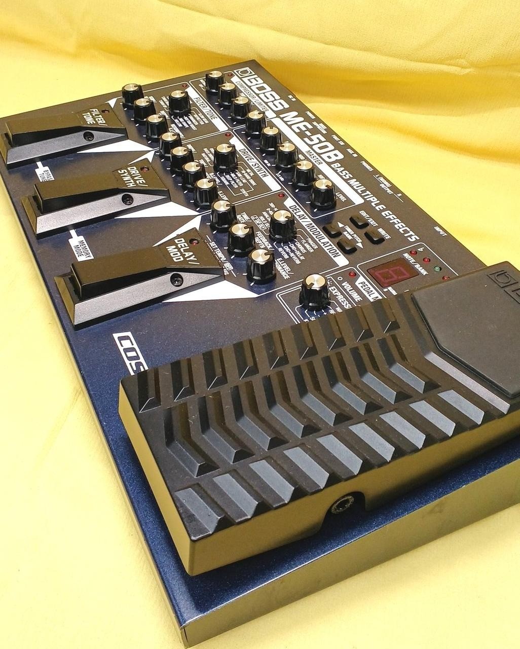 BOSS ME-50B Bass Multiple Effects Processor Multi-Stomp with Bag & Manual