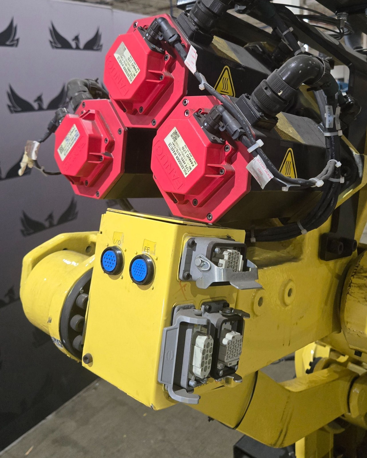 FANUC M900IA/350 Complete with R-J3iC Controller USED