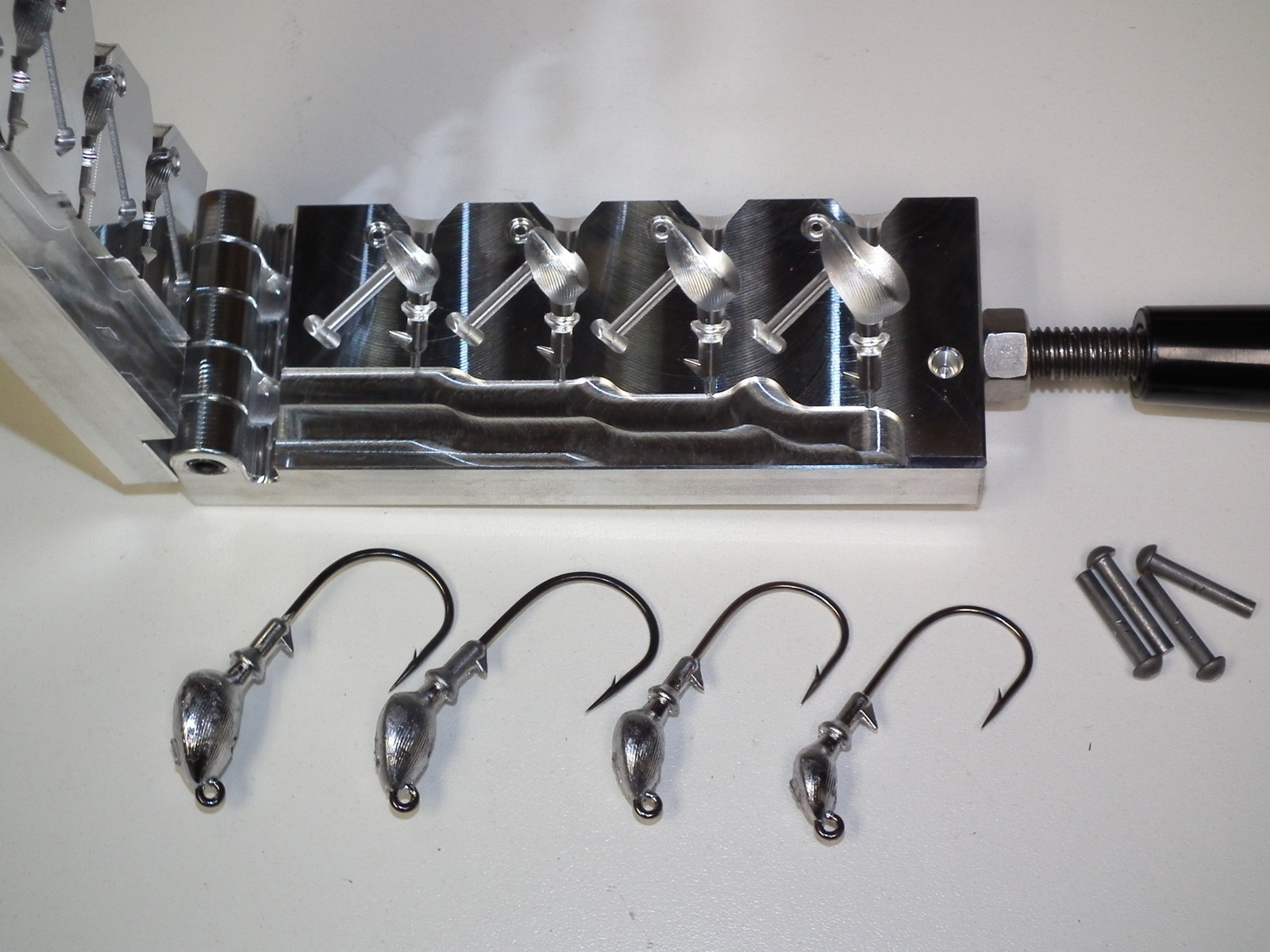 Freshwater Standup -6 jig mold 1/4, 3/8, 1/2, 3/4oz 32786 Weedless