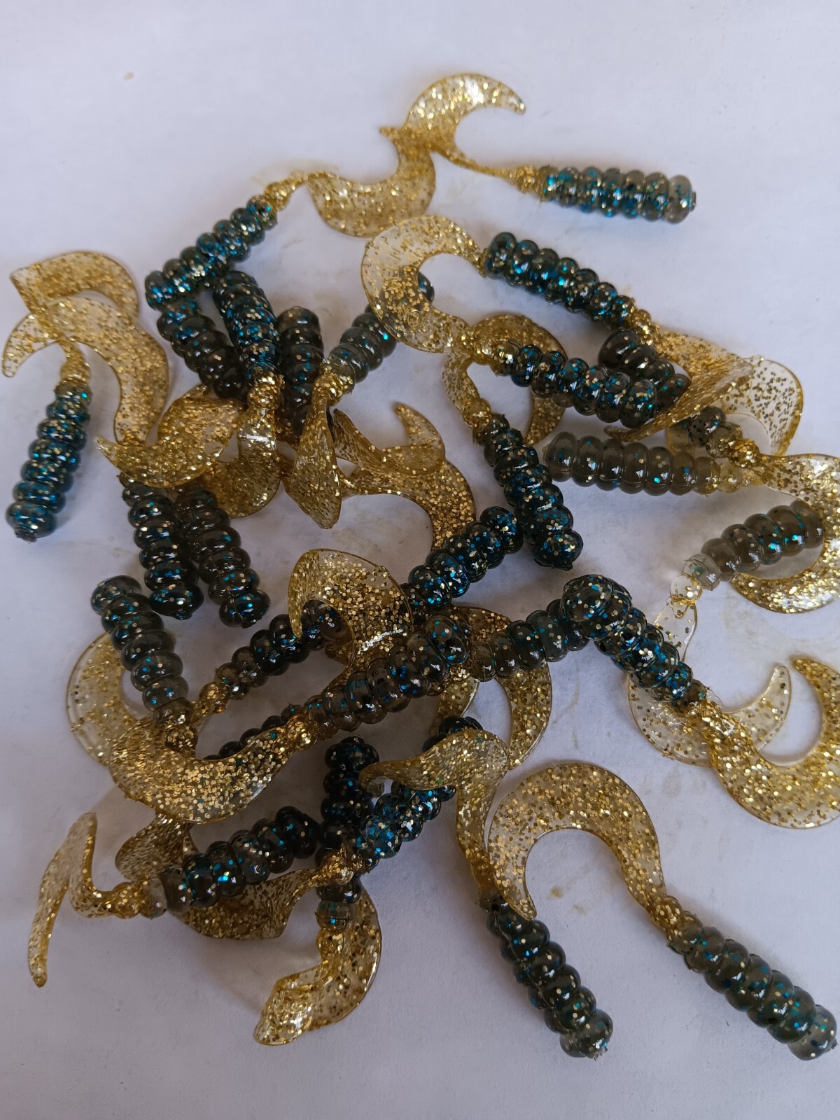 2" HG04 Smk bl & gold spk/clear gold spk. Hot Grub 25pk Twister Tails Crappie