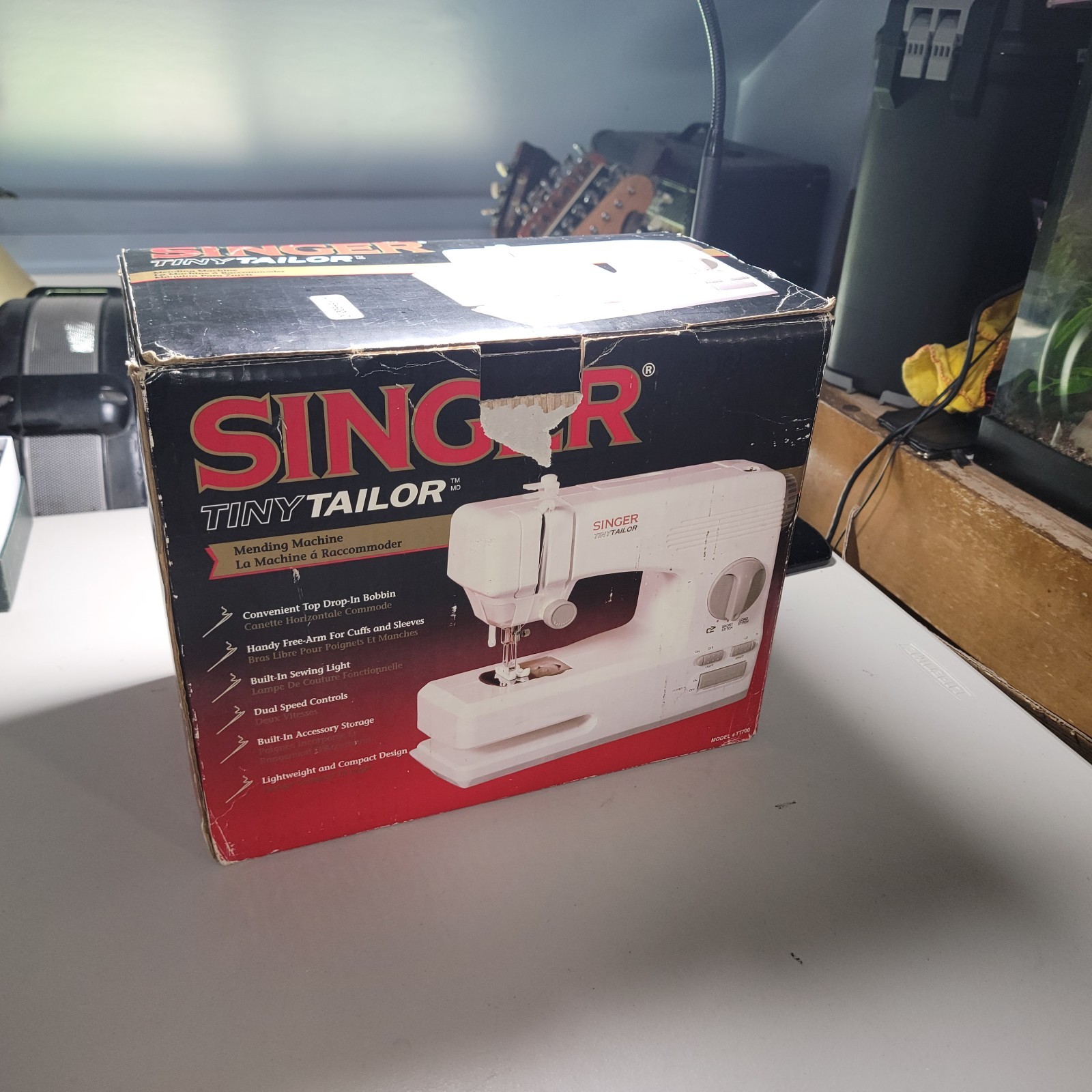 Singer® Tiny Tailor TT700 Electronic Mending/Sewing Machine-- Tested & Working
