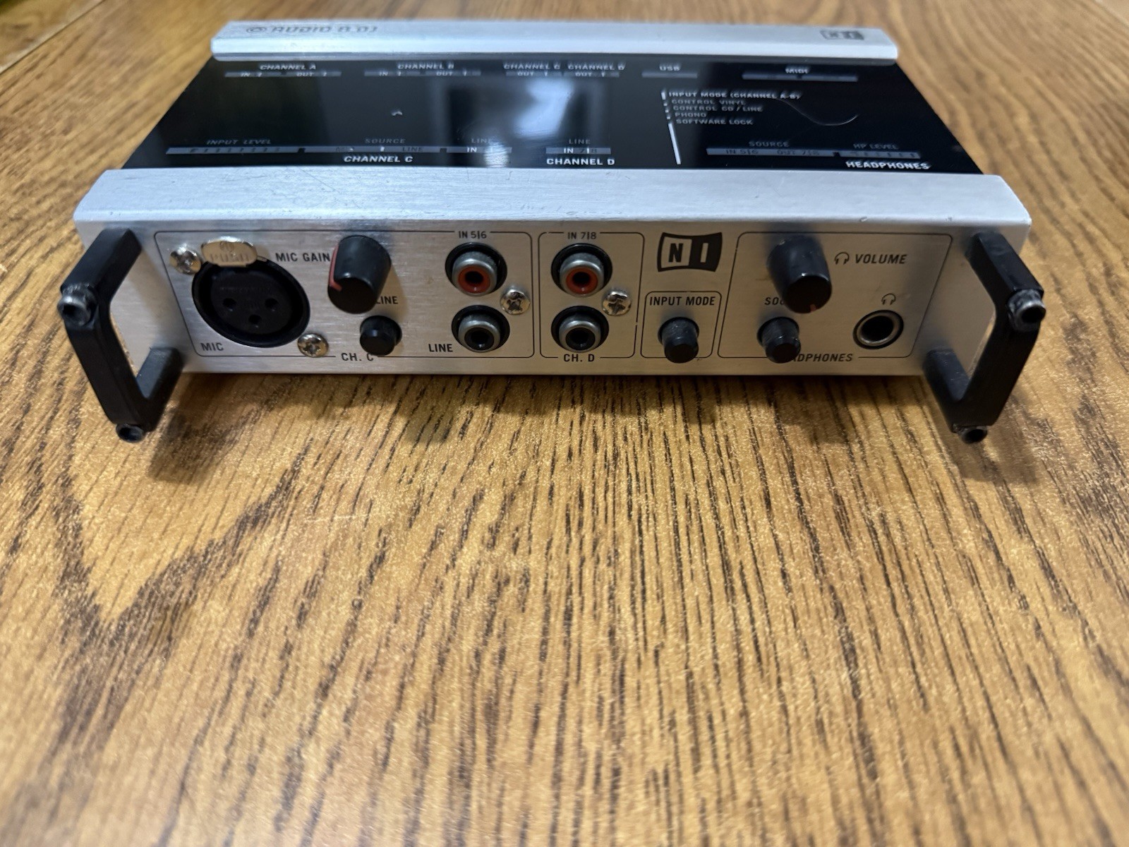 Native Instruments Audio 8 DJ USB Audio/MIDI Interface, 4 Channels, RCA, MIDI