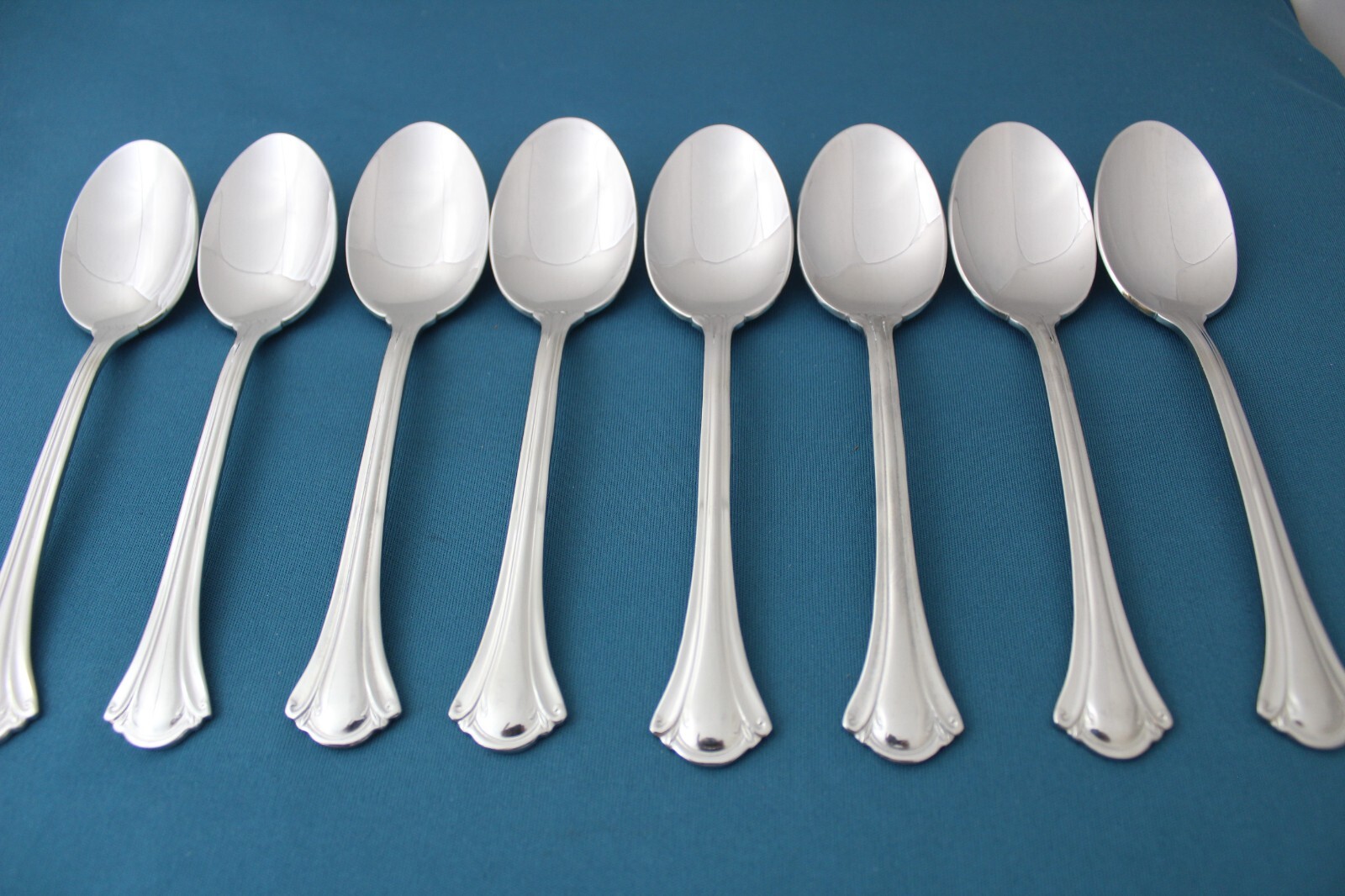 International RESPLENDENCE Place Oval Soup Spoons (Set of 8) 18/10 China 6 7/8"