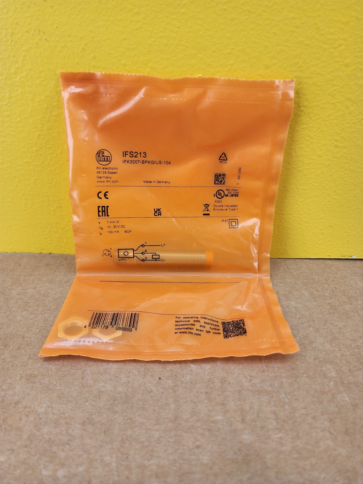NEW FACTORY SEALED IFM IFS213 IFK3007-BPKG/US-104 Proximity Sensor