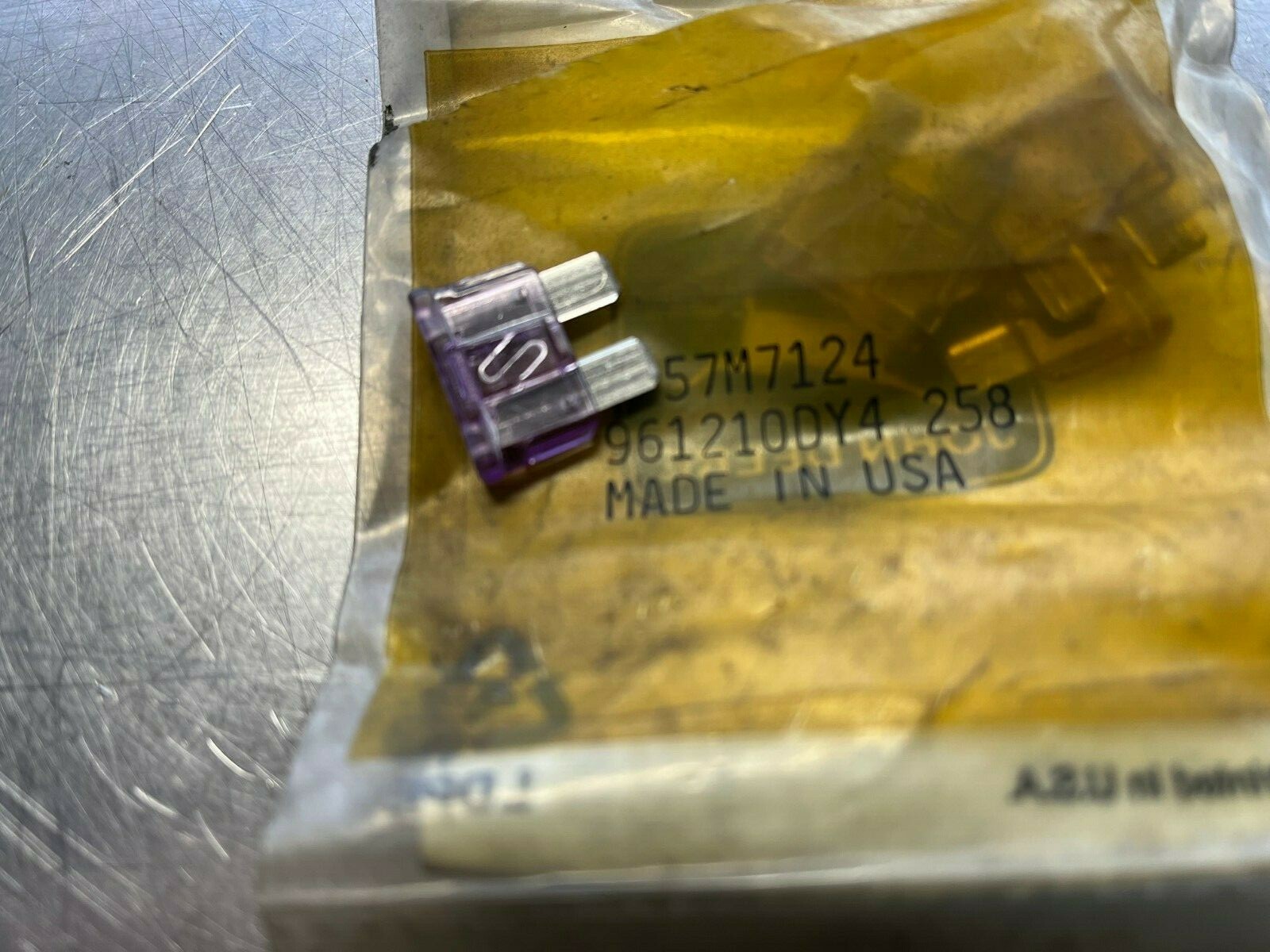 57M7124  GENUINE OEM John Deere  FUSE   QTY of 2 Fuses