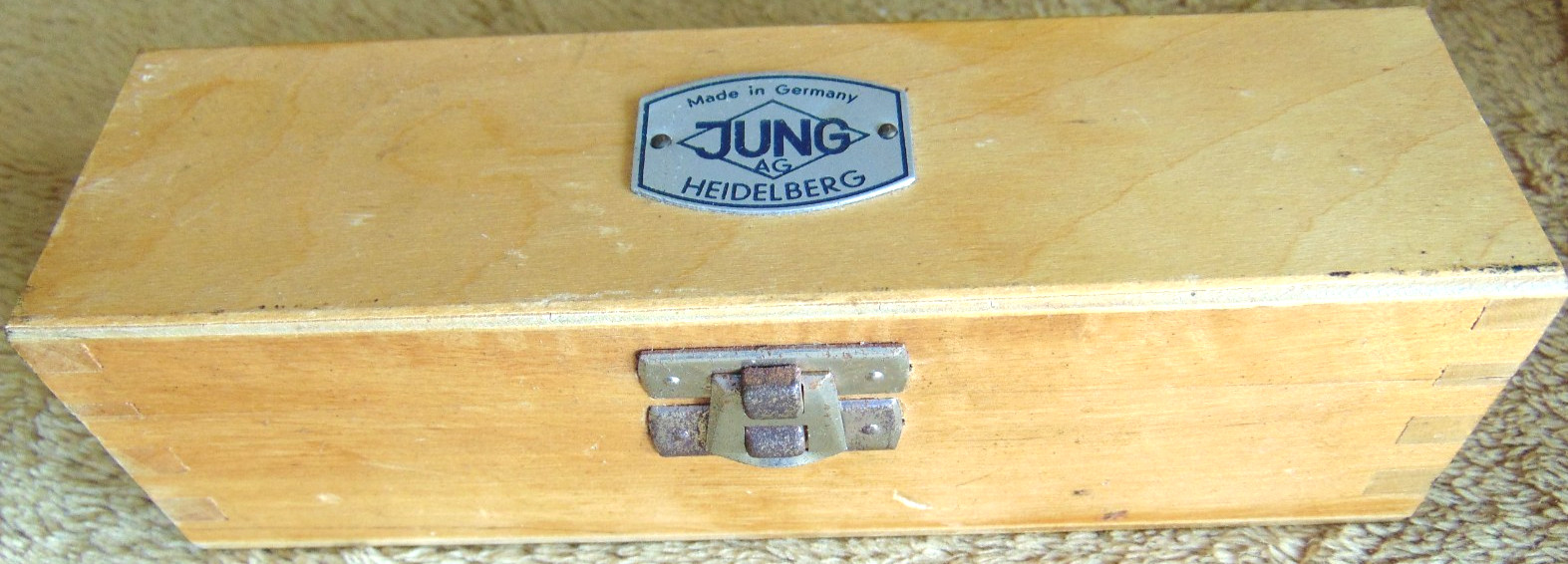 Jung AG Microtome Specimen Sampler Medical Device (120mm in 6 3/4" Wood Box)