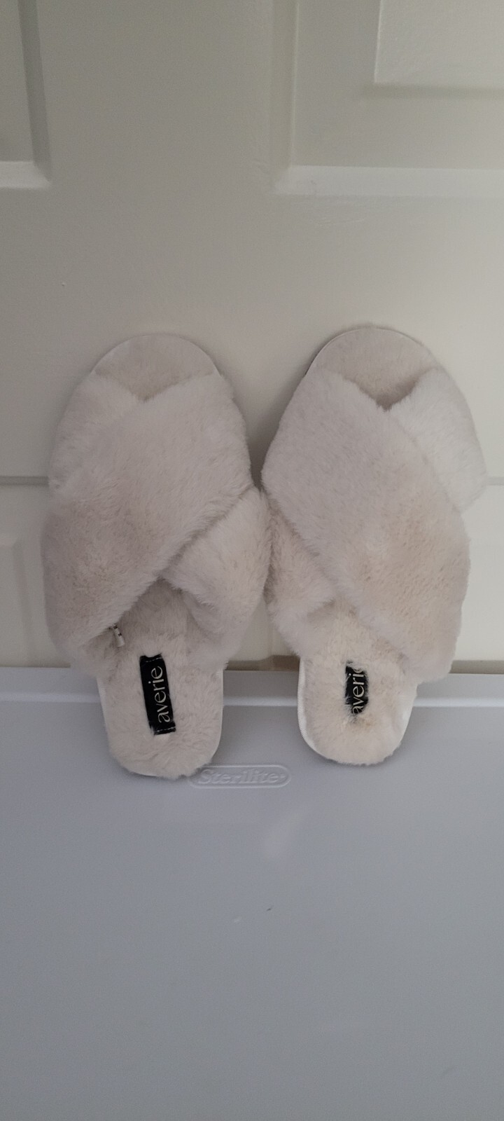Averie Fluffy Crossover Slippers