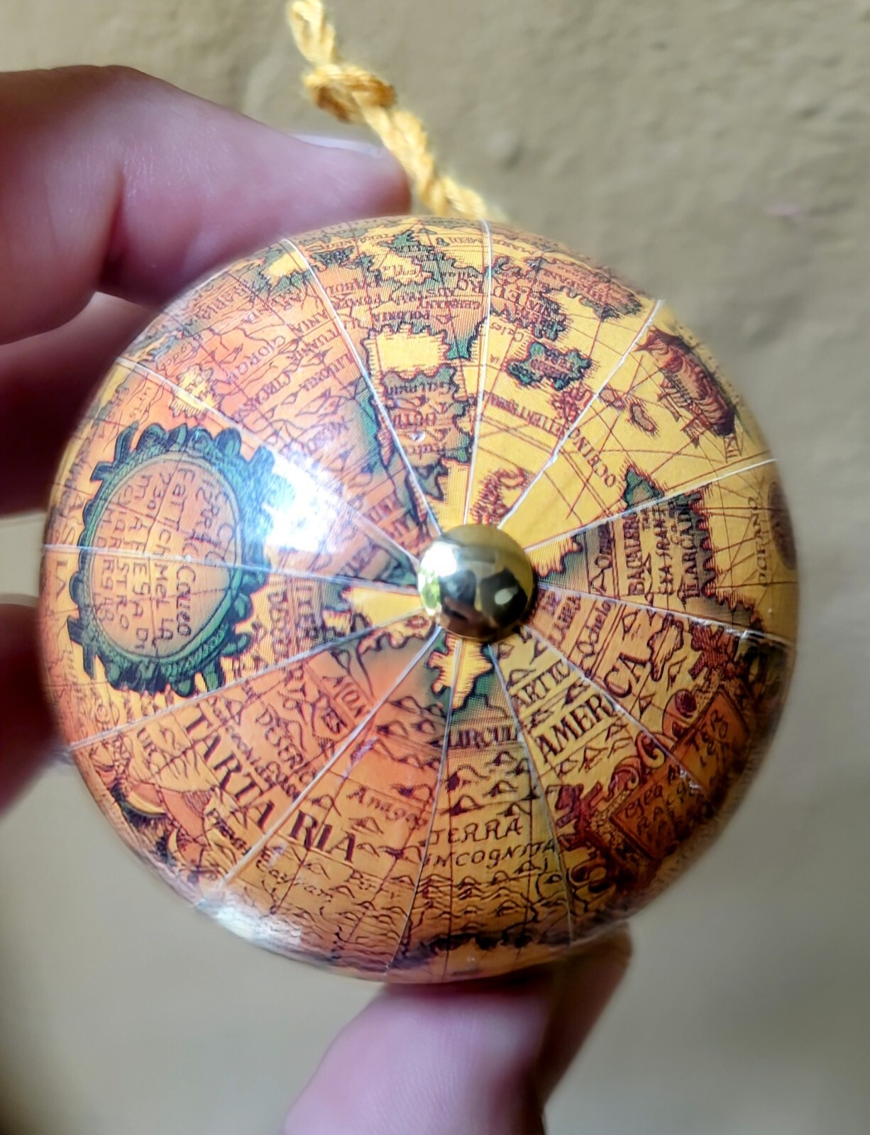 VINTAGE BOMBAY COMPANY YO-YO GLOBE EARTH MAP