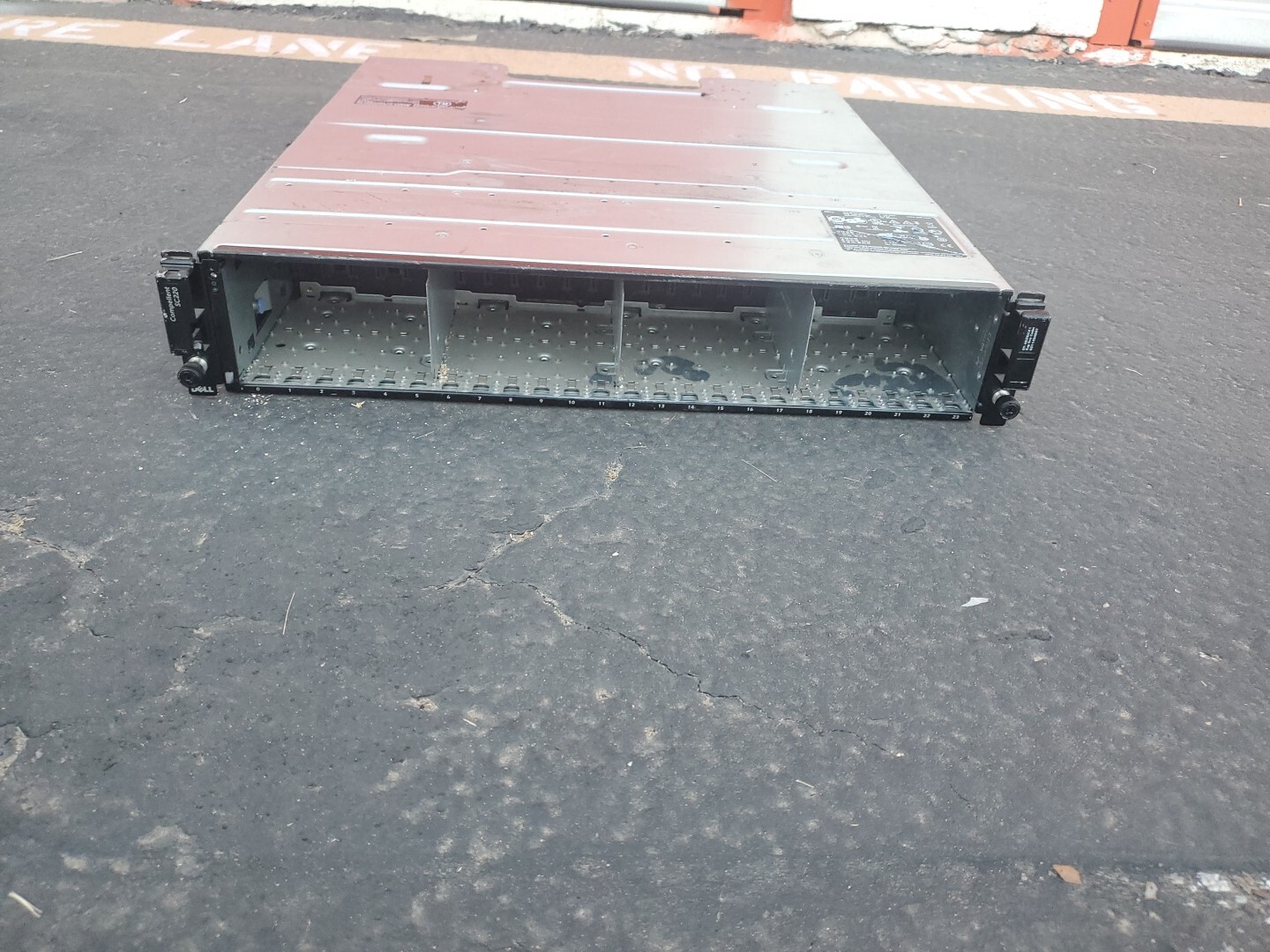 Dell Compellent SC220 Direct Attached Storage Array 2x PS / No trays or Control