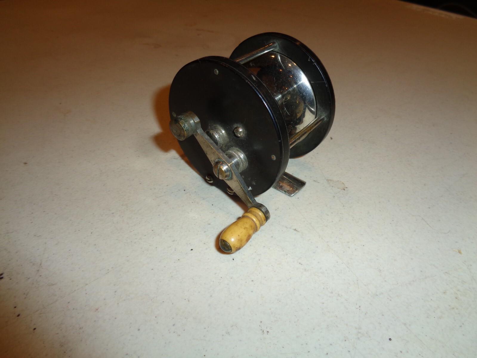 Vintage Unknown Bakelite, Hard Rubber Casting Reel 100 yd., Black, RH, Kosmic?