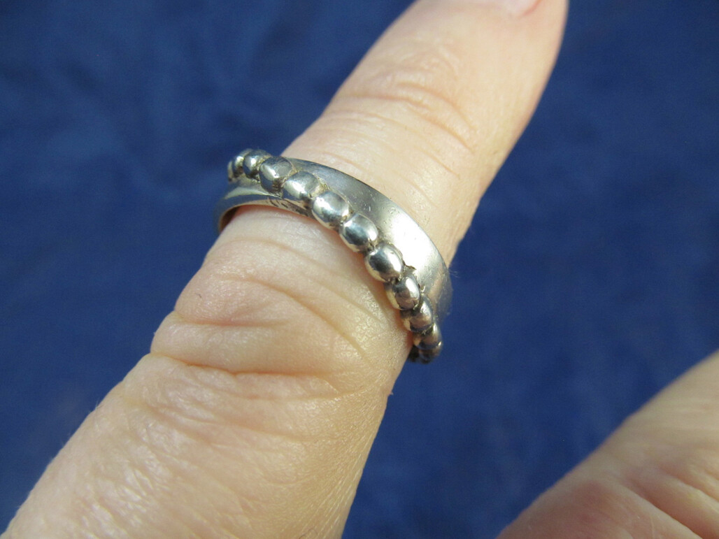 Modern Sterling Silver Crossover Beaded Band Ring Size 7.5