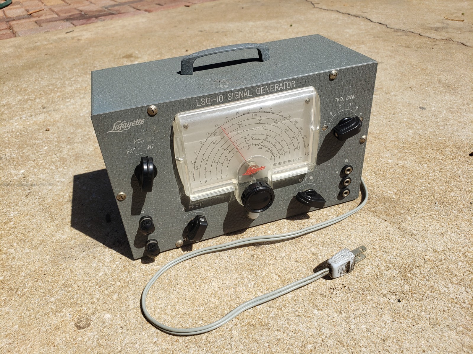 vintage Lafayette LSG-10 Signal Generator, super clean