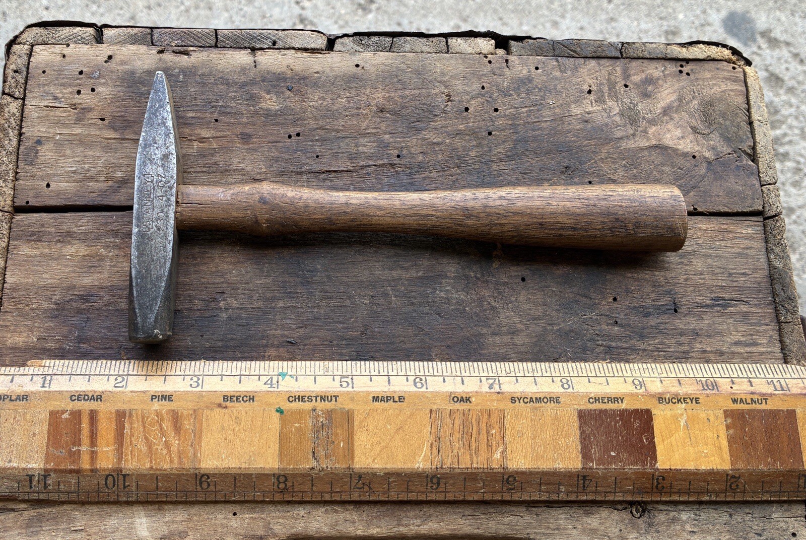 VINTAGE STANLEY # 230  4 OZ. CROSS PEEN HAMMER - JEWELER - TIN SMITH - Used
