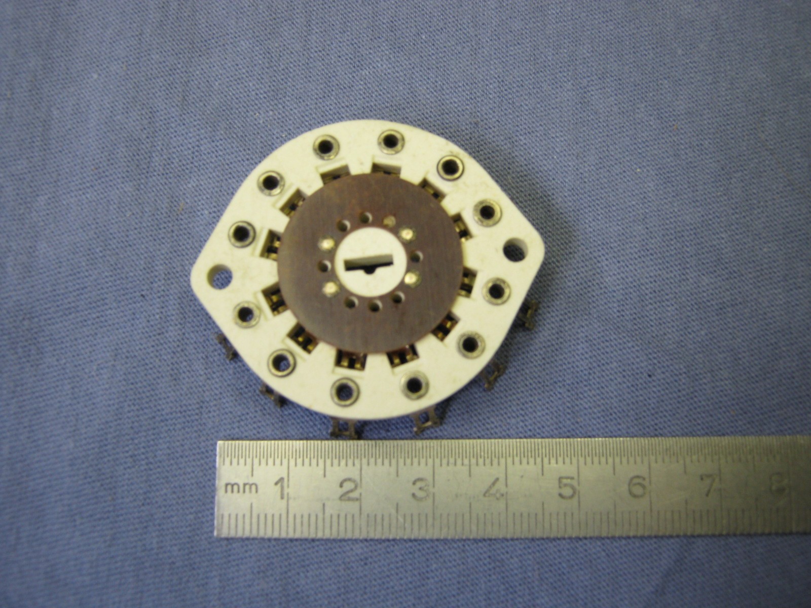 CENTRALAB WAFER SWITCH SECTION TYPE R 2 POLE 2-5 POSITIONS NOS