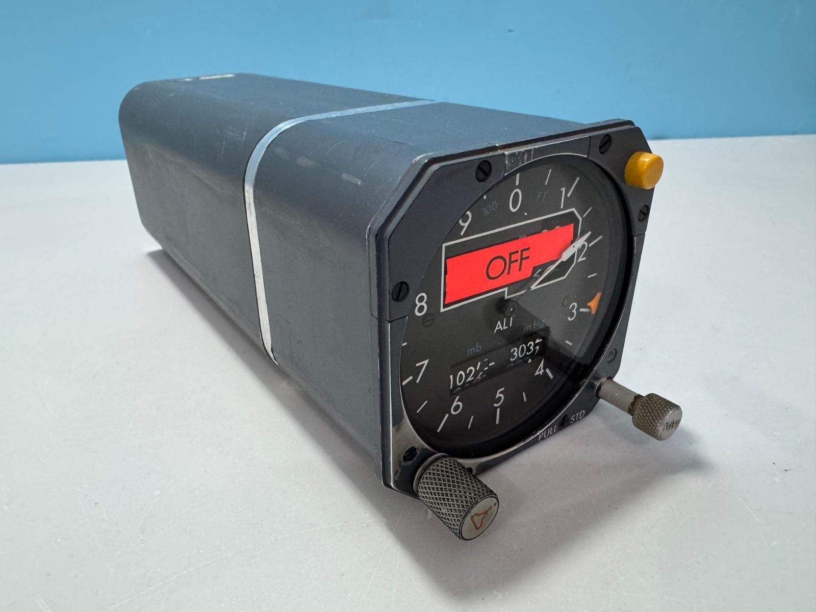 Thomson-CSF Jaeger F0052 Digital Altimeter (ALT, FT, mb, inHg) – Boeing 747