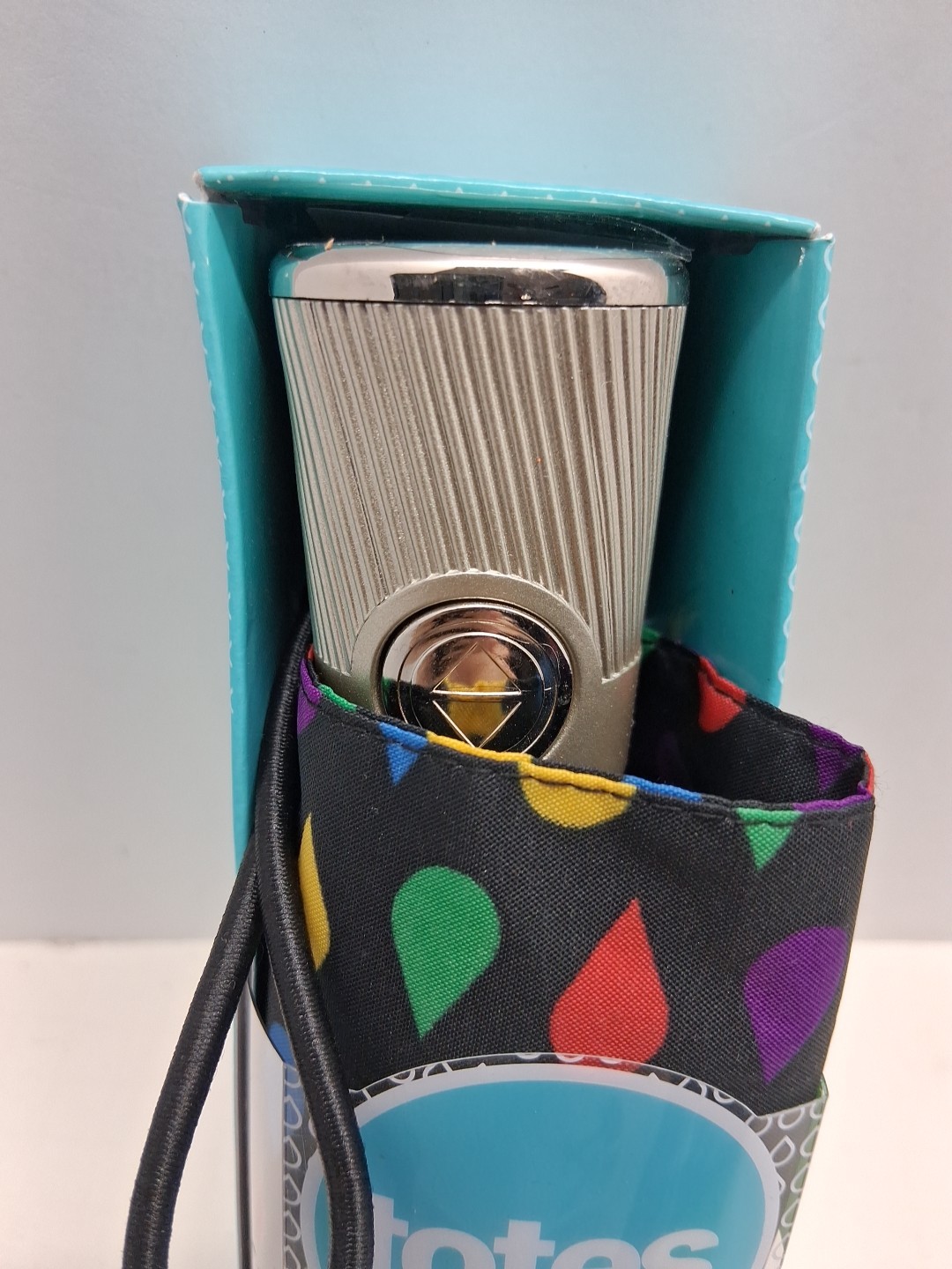 NWT Totes SunGard Auto Open/Close Never Wet Compact Folding Umbrella Raindrops