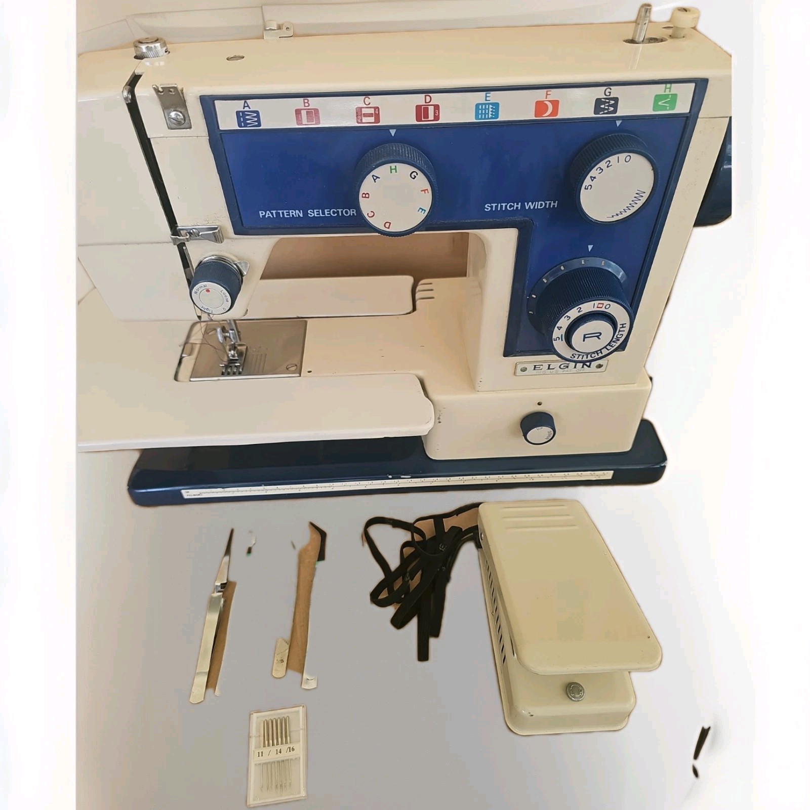 Elgin Sewing Machine Model M4400F