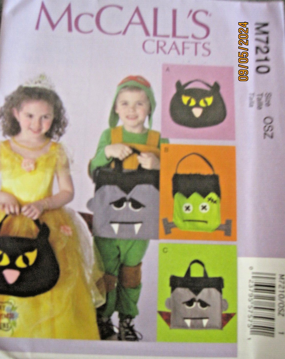 McCalls #7210  HALLOWEEN TREAT BAGS  Uncut Sewing Pattern Three Designs