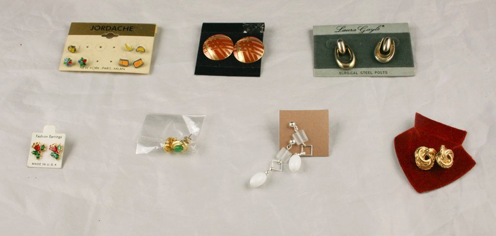 Vintage Lot Of 9 Pair Earrings Gold & Silver Tone For Repair Reuse Retro Used