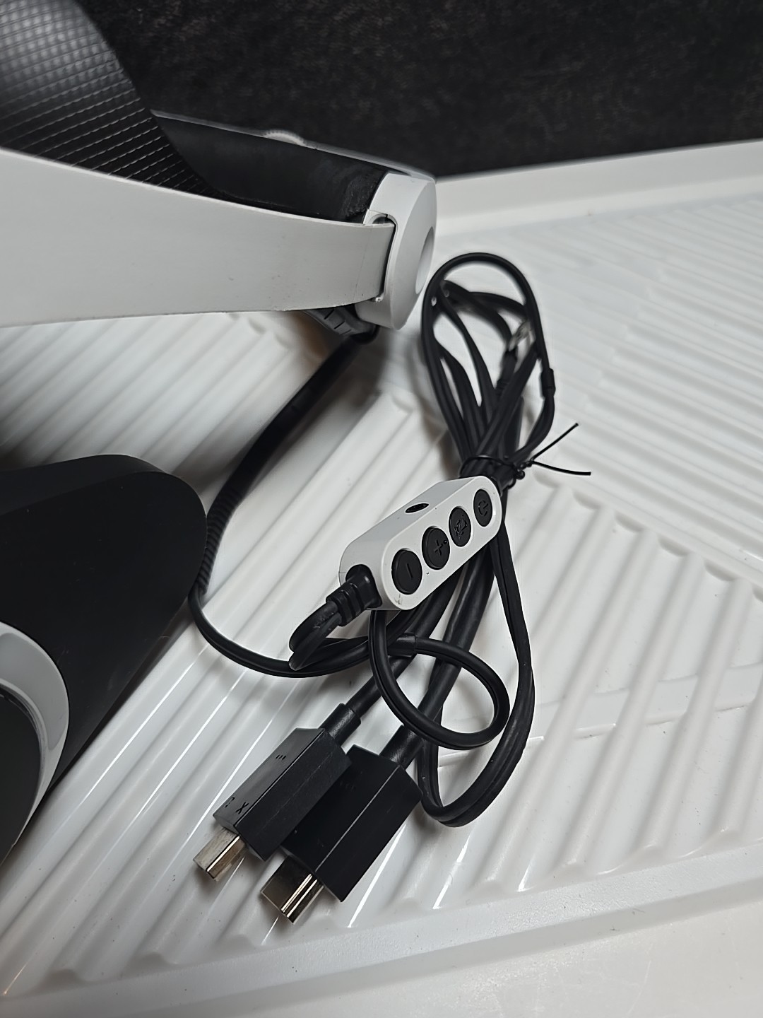 Sony PlayStation VR PSVR PS4 White Virtual Reality Headset Only