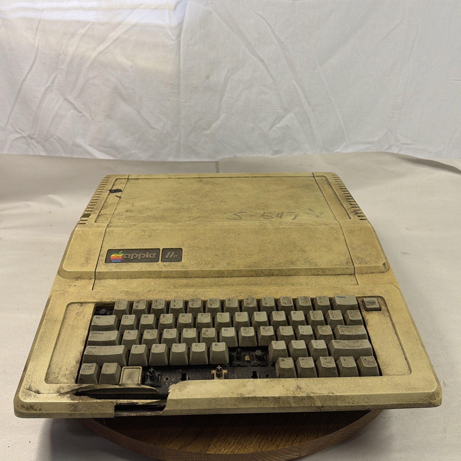 Vintage Apple lle Computer  - As It Is