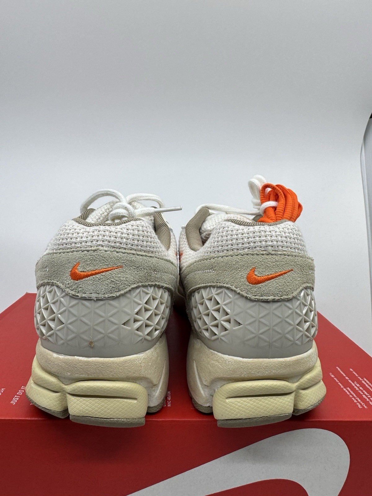 Men's 9.5 - Nike Zoom Vomero 5 Light Orewood Brown Pale Ivory IM6966-104