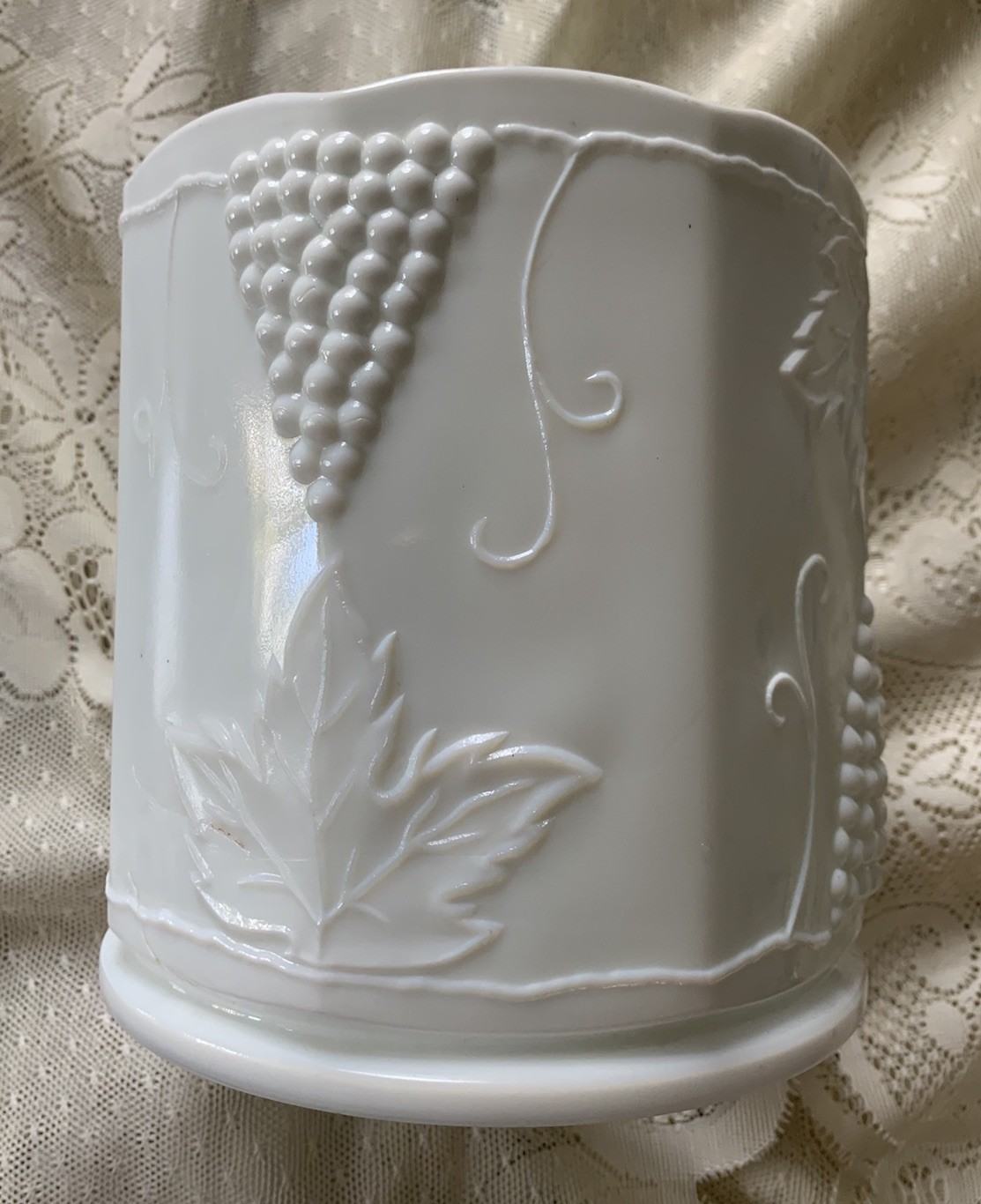 Vtg Anchor Hocking Milk Glass Heavy Hexagonal Planter W/ 3D Grapes & Leaves