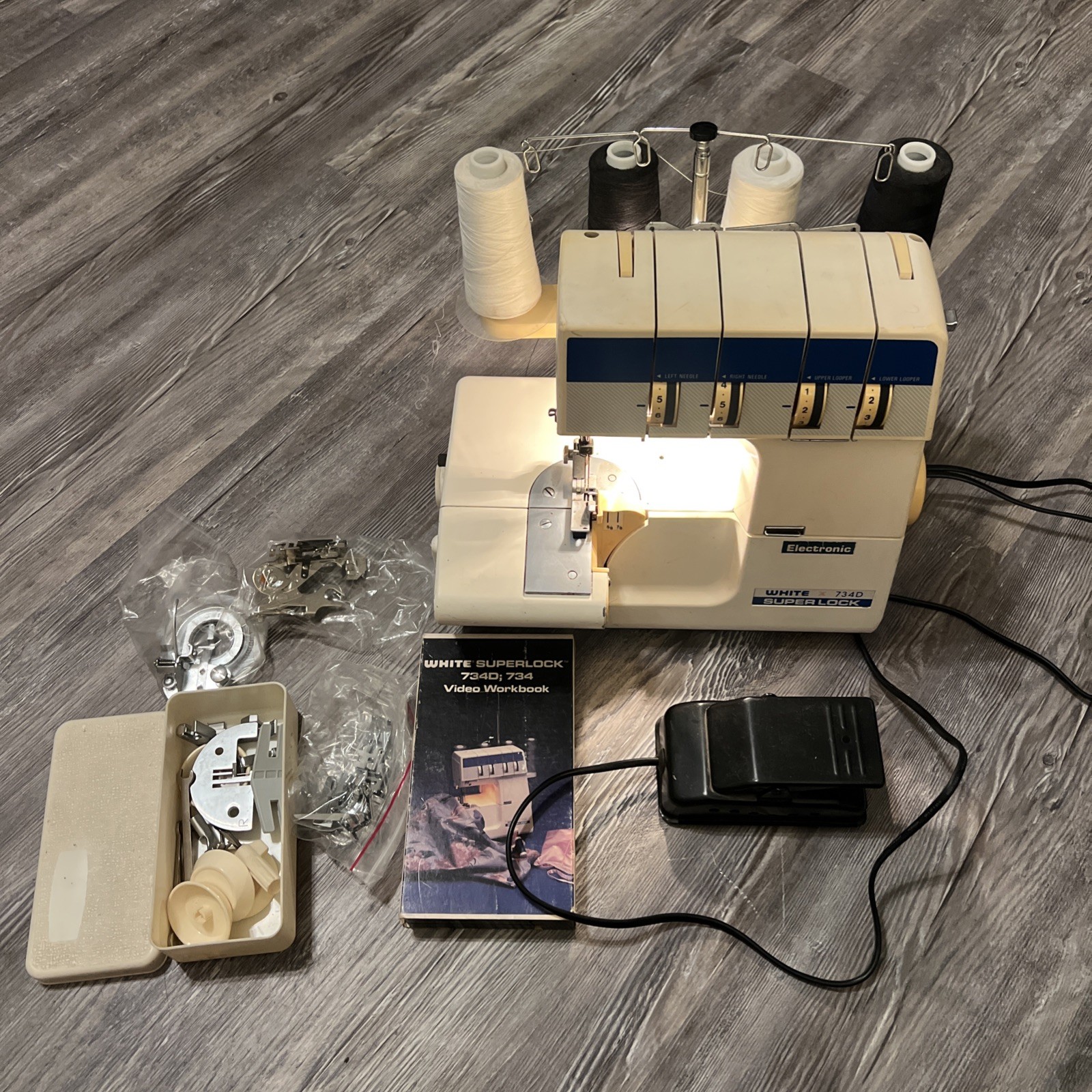 White SERGER Superlock 734 Overlock SEWING MACHINE Just Serviced & Working Well