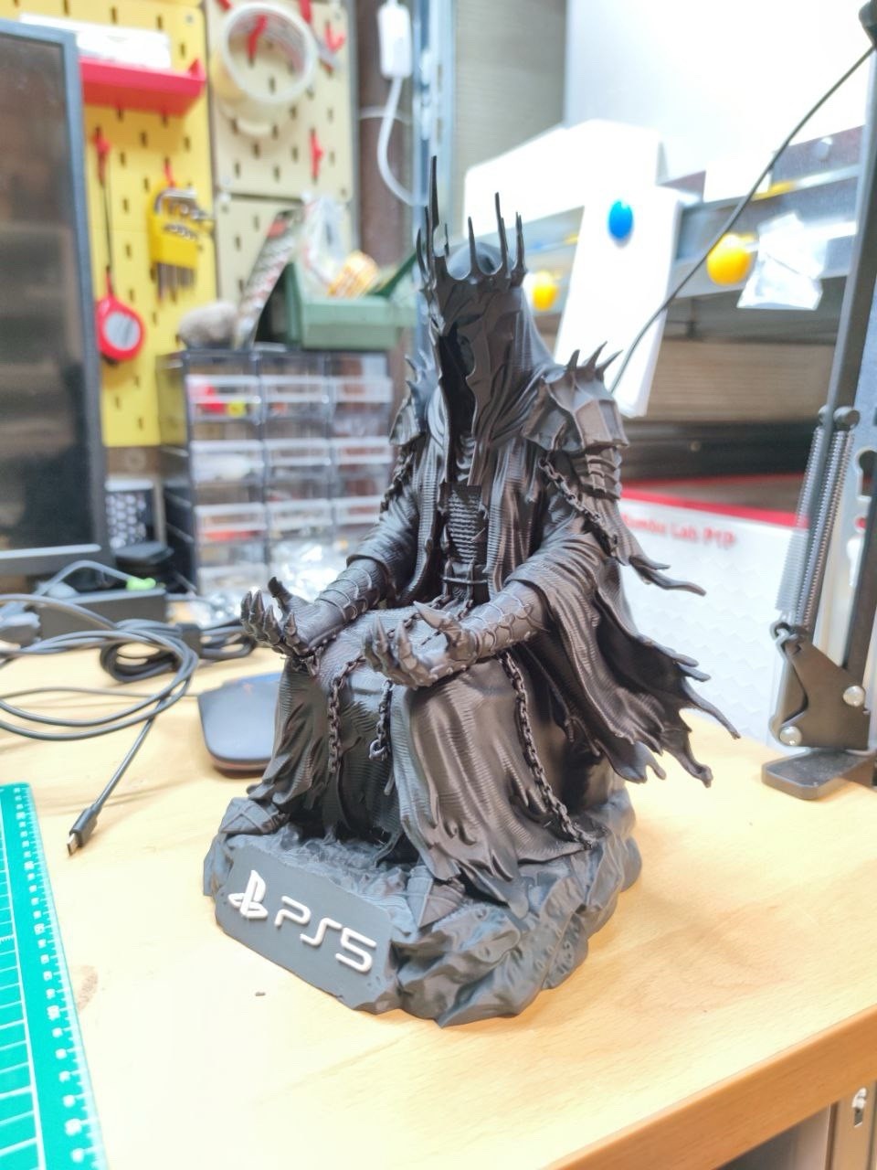 PS5 DualSense Controller Stand Holder Throne Figure Display, Black Plastic