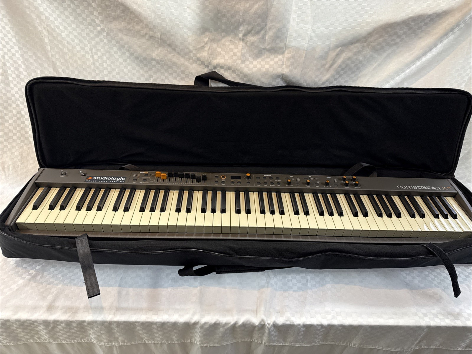 Studiologic Numa Compact X SE 88 Semi Weighted Piano With Soft Case