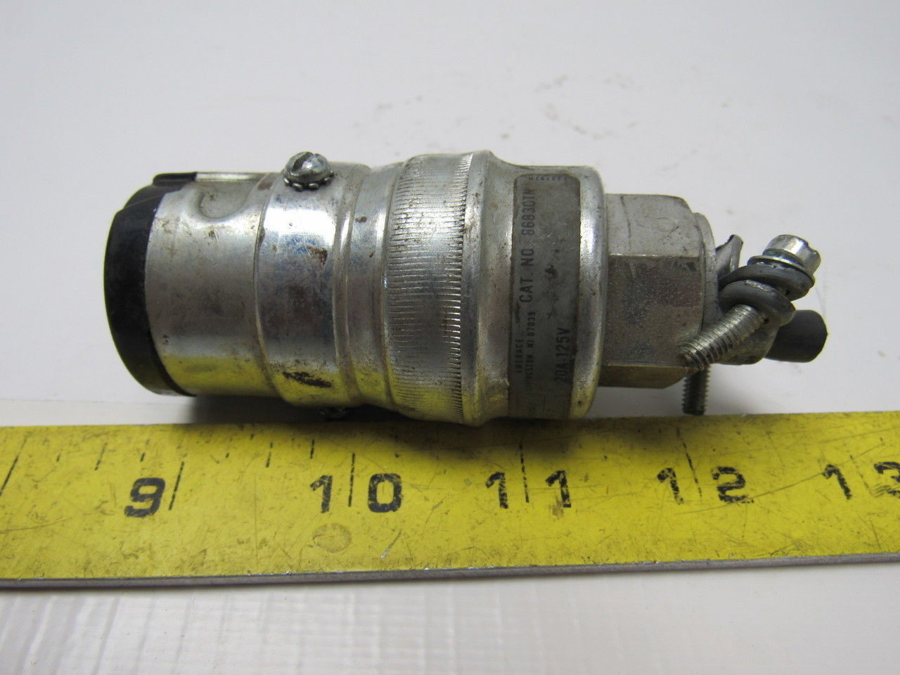 Russellstoll 8683CTN Ver-Loc 20A 125V 3 Pin Female Connector Plug