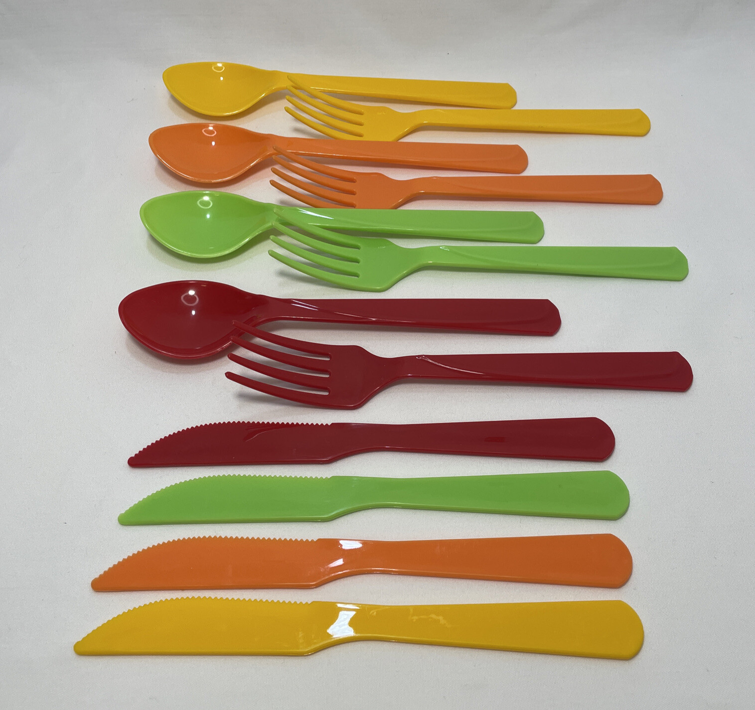 Reusable Colorful Plastic Forks, Spoons &￼ Knifes Container 12 Pcs. New