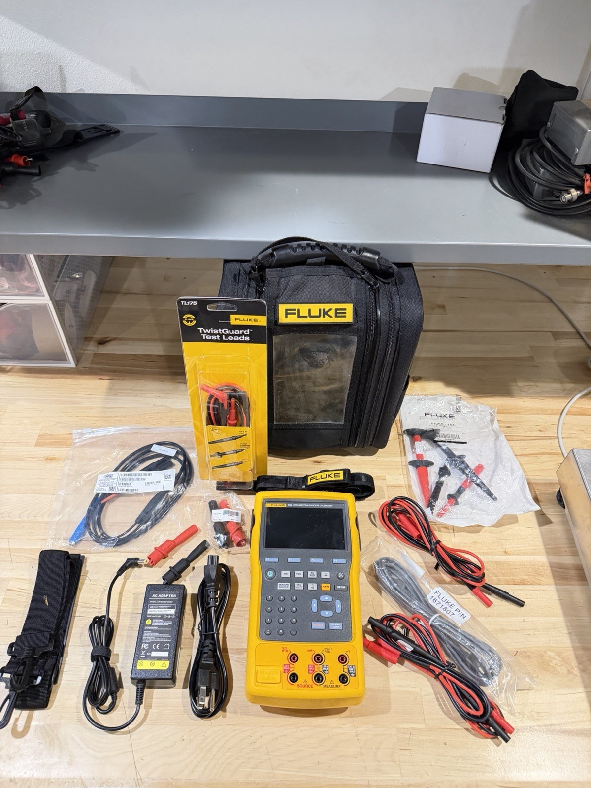 FLUKE 754 DOCUMENTING PROCESS CALIBRATOR W/ ACCESSORIES (TESTED) FREE SHIPPING