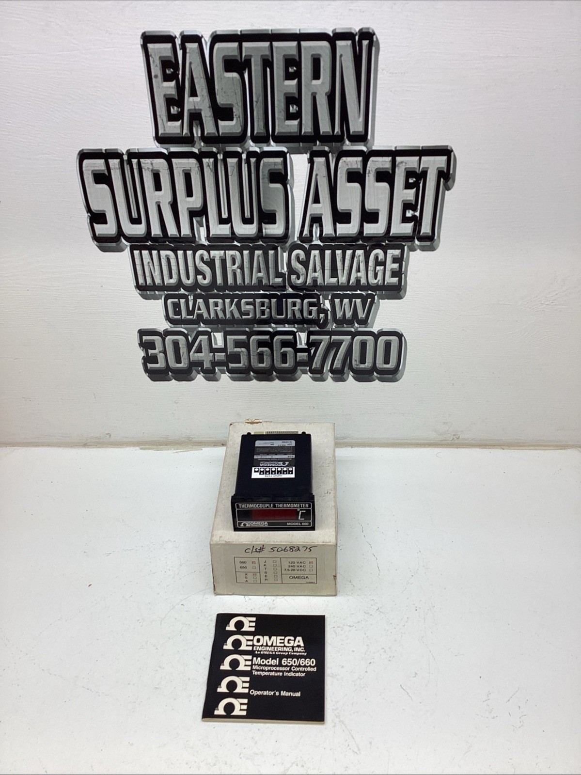Omega Engineering Microprocessor Digital Thermometer Model 660 NIB