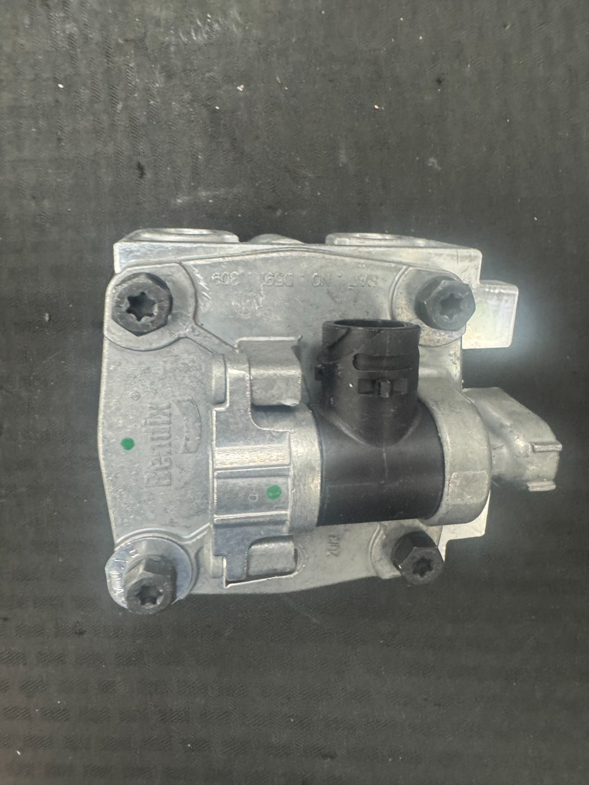 K042276 | Genuine Bendix® Brake Relay Valve
