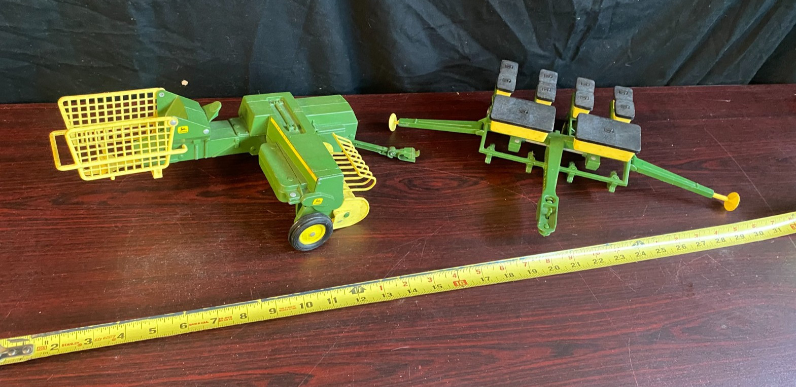 vintage 1976 Ertl 1:16 John Deere 4 Row Corn Planter and Bailer