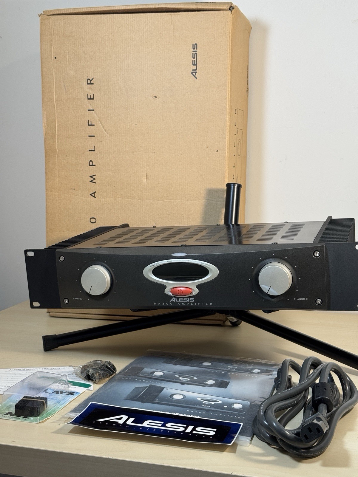 Alesis - RA-300 - 300W Reference Pro Audio Stereo Power Amp - MINTY!