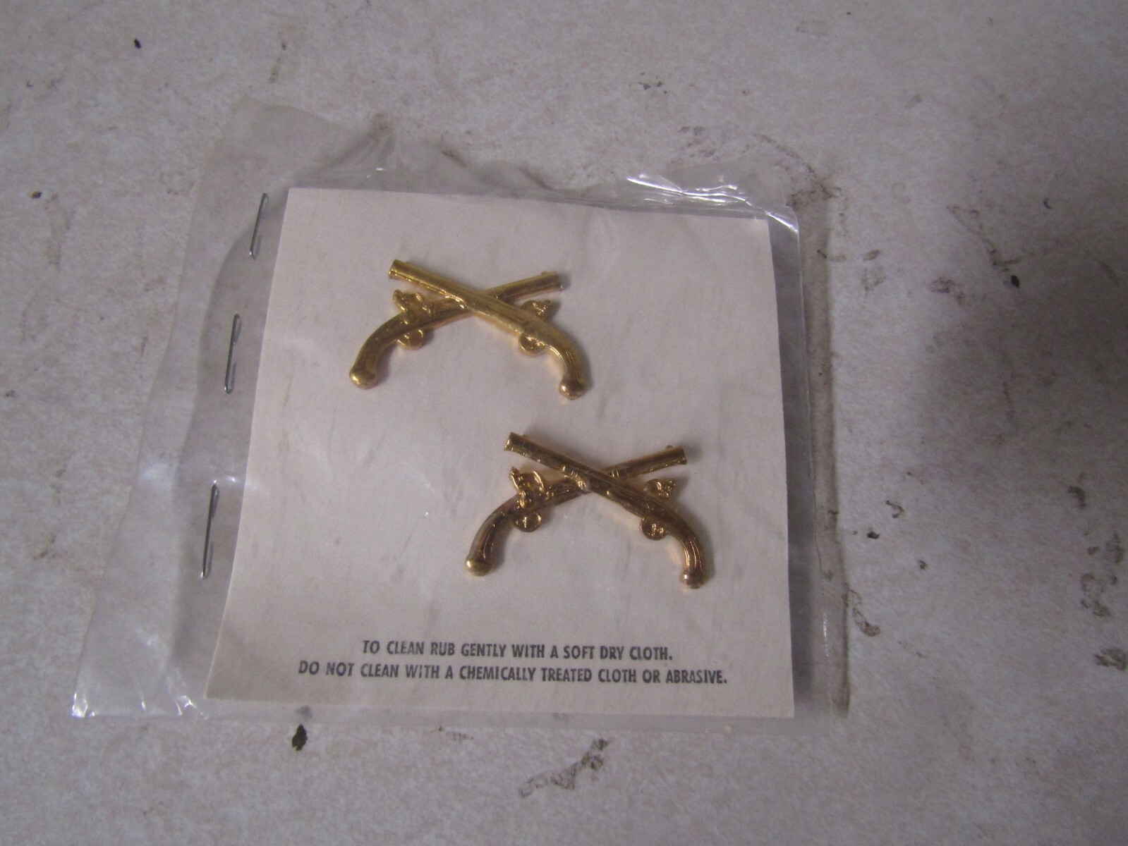 MILITARY GOLD COLORED METAL INSIGNIA SET OF 2 OFFICER MILITARY POLICE CORPS BOS