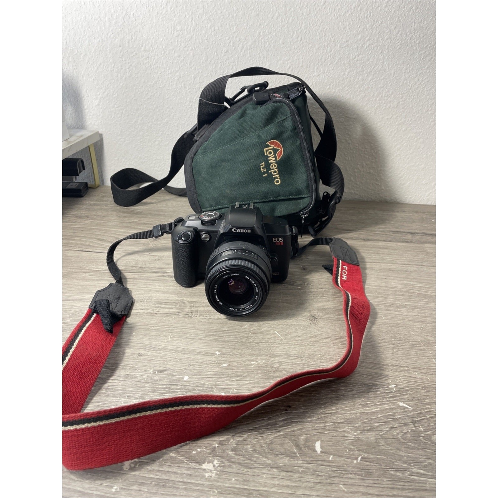 Canon EOS 888 35mm SLR Film Camera Kit w/ Sigma 35-80mm Lens & Lowepro Bag
