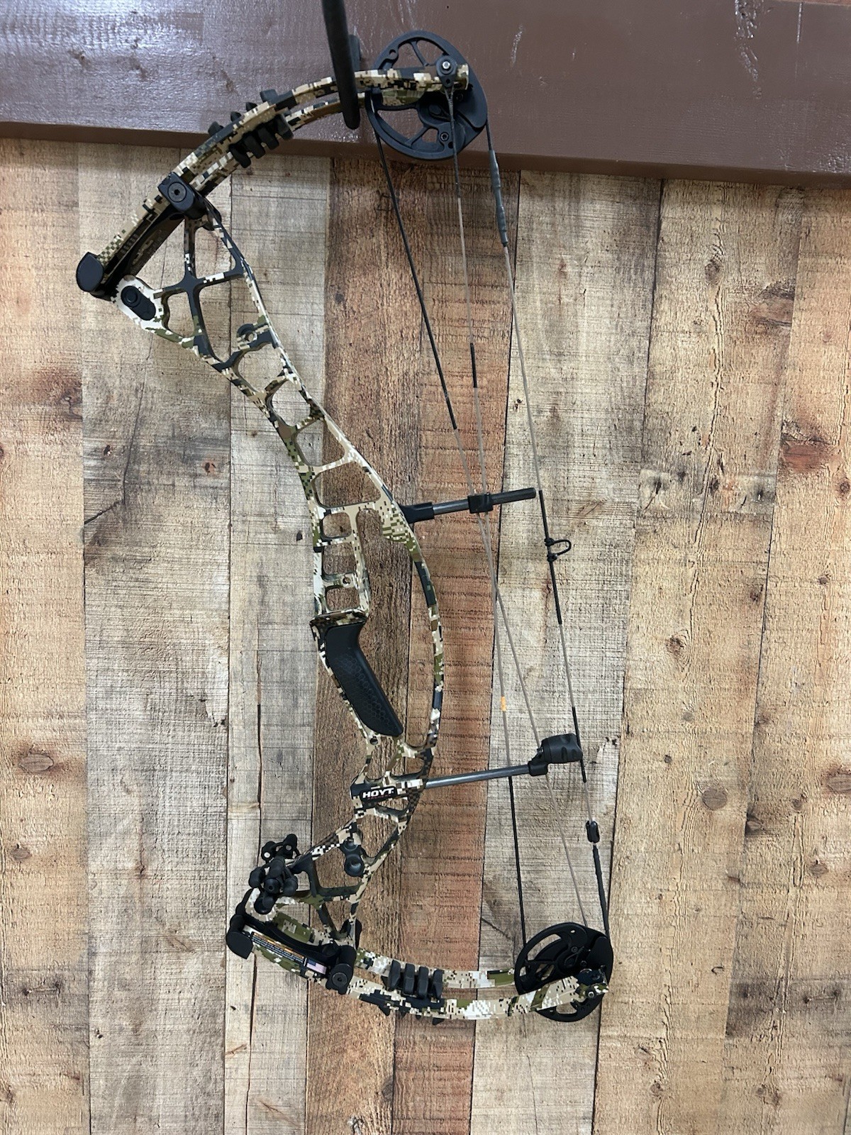 Hoyt Eclipse, 25” Draw, 40-50lbs, Optifade Subalpine, Right Hand Compound Bow.