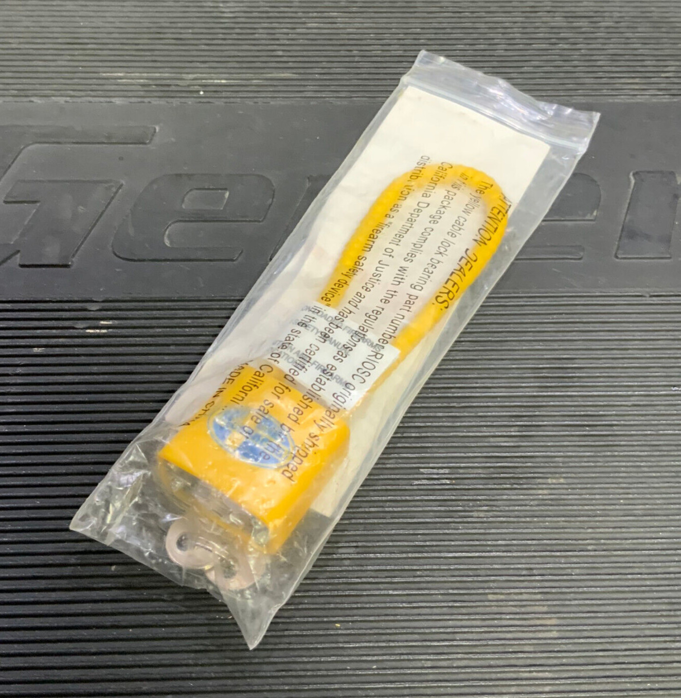 Mossberg Yellow Cable Lock Gun Firearm Lock with 2 Keys