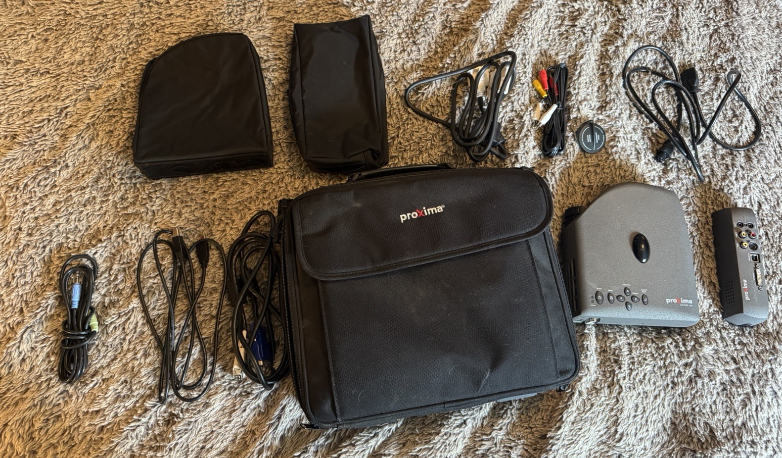 PROXIMA ULTRALIGHT X350 PROJECTOR, -  with all cables - carrying case - Tested