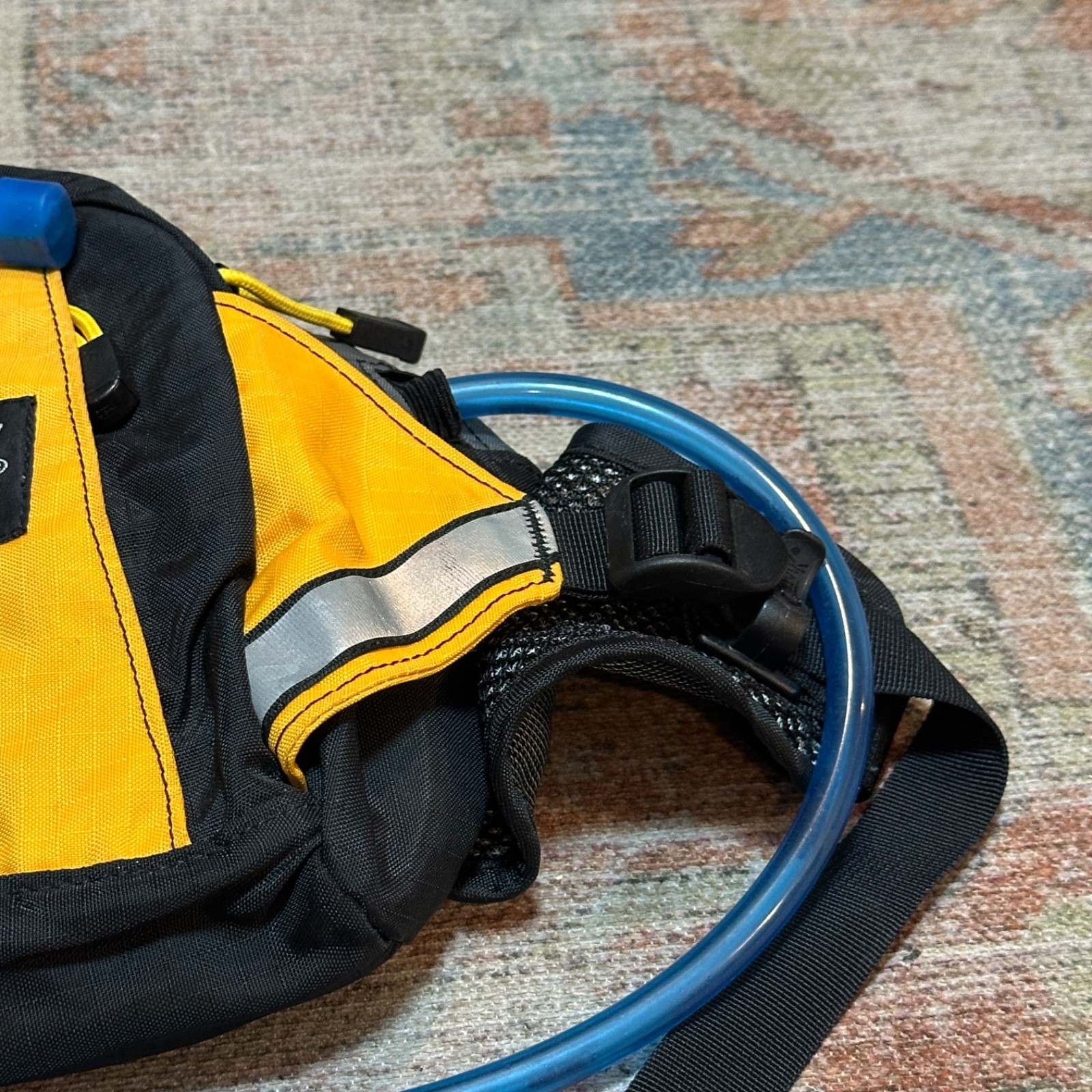 CamelBak FlashFlo LR 50 Yellow/Black Hydration Pack-50oz- Great Cond- W/ Bladder