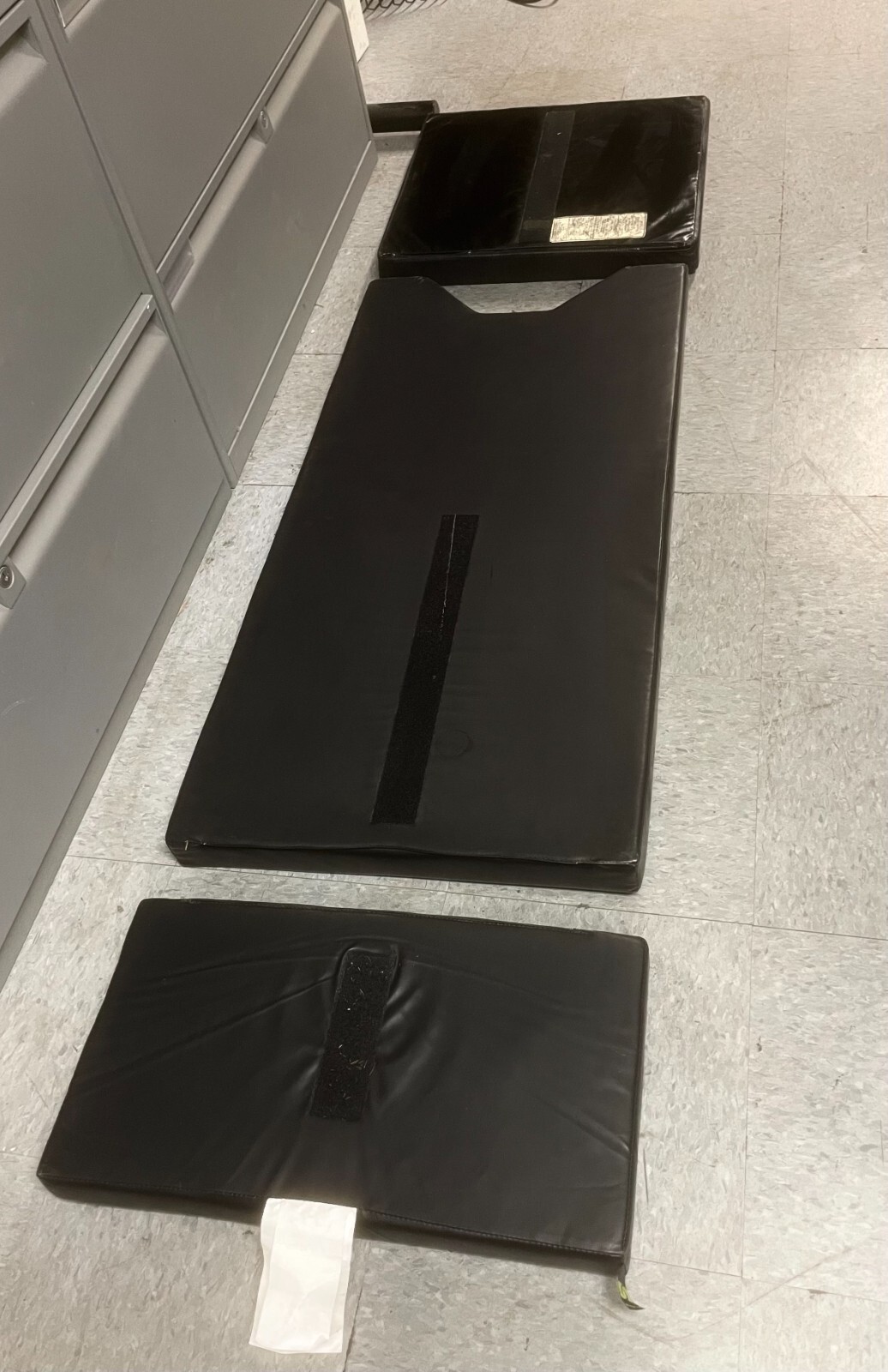 AMSCO 2080 manual surgical table and pads set