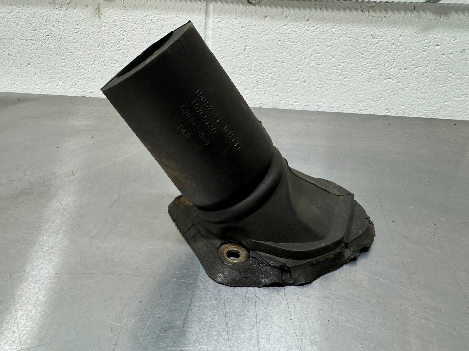 2003 ESCALADE STEERING COLUMN FIREWALL COUPLING BOOT MOUNT 15769730 #L26