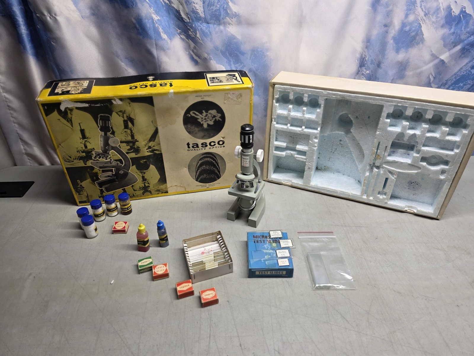 Vtg Tasco Microscope Kit Japan w/ Preserved Specimens Slides Tested Not Complete