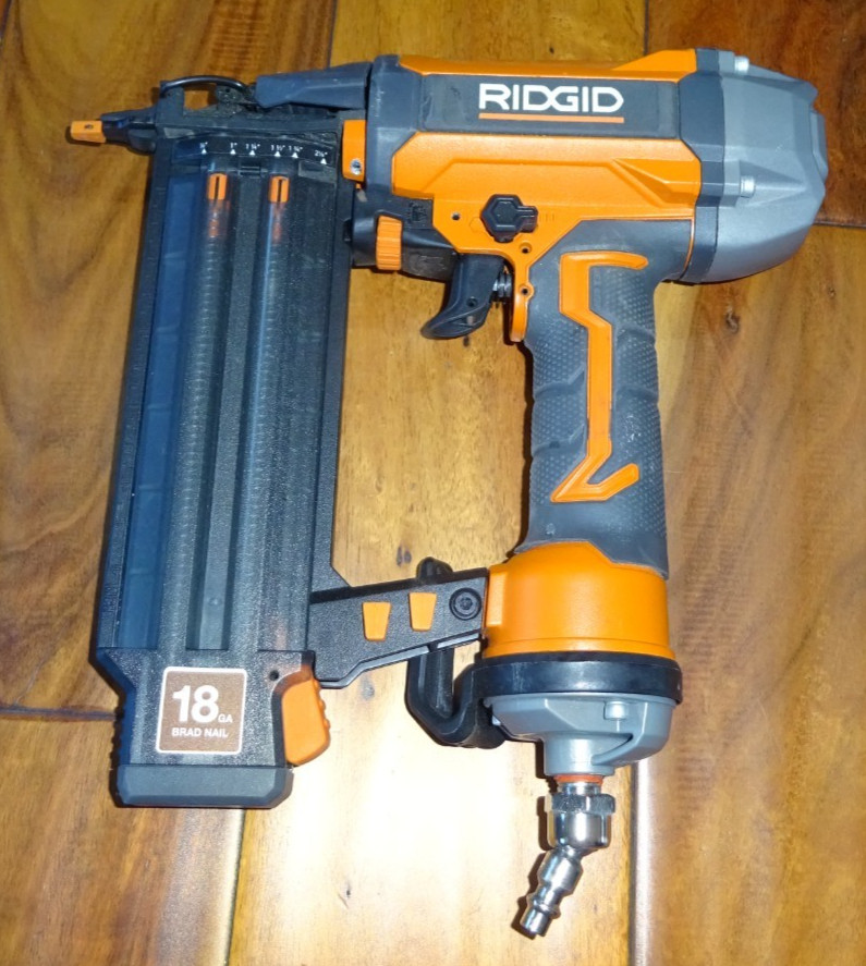 RIDGID R213BNF3 Pneumatic 18-Gauge 2-1/8 in. Brad Nailer...EXCELLENT