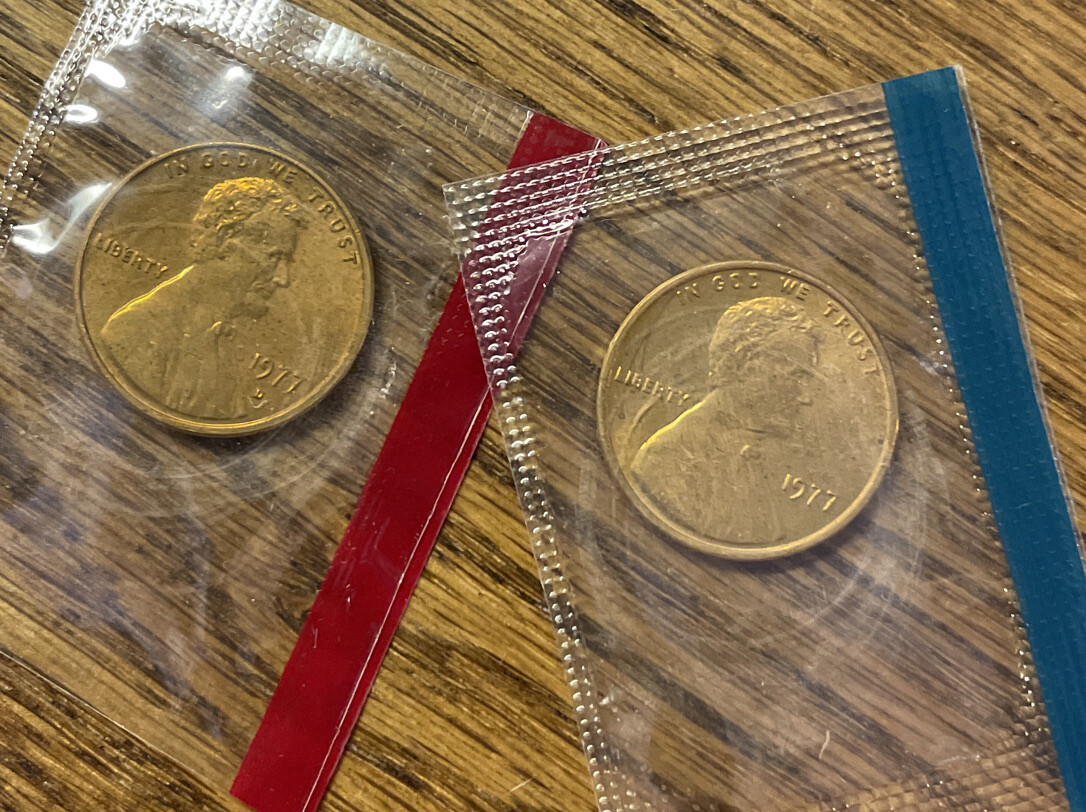 1977 P&D LINCOLN MEMORIAL CENTS from MINT SET in MINT CELLO with FREE SHIPPING
