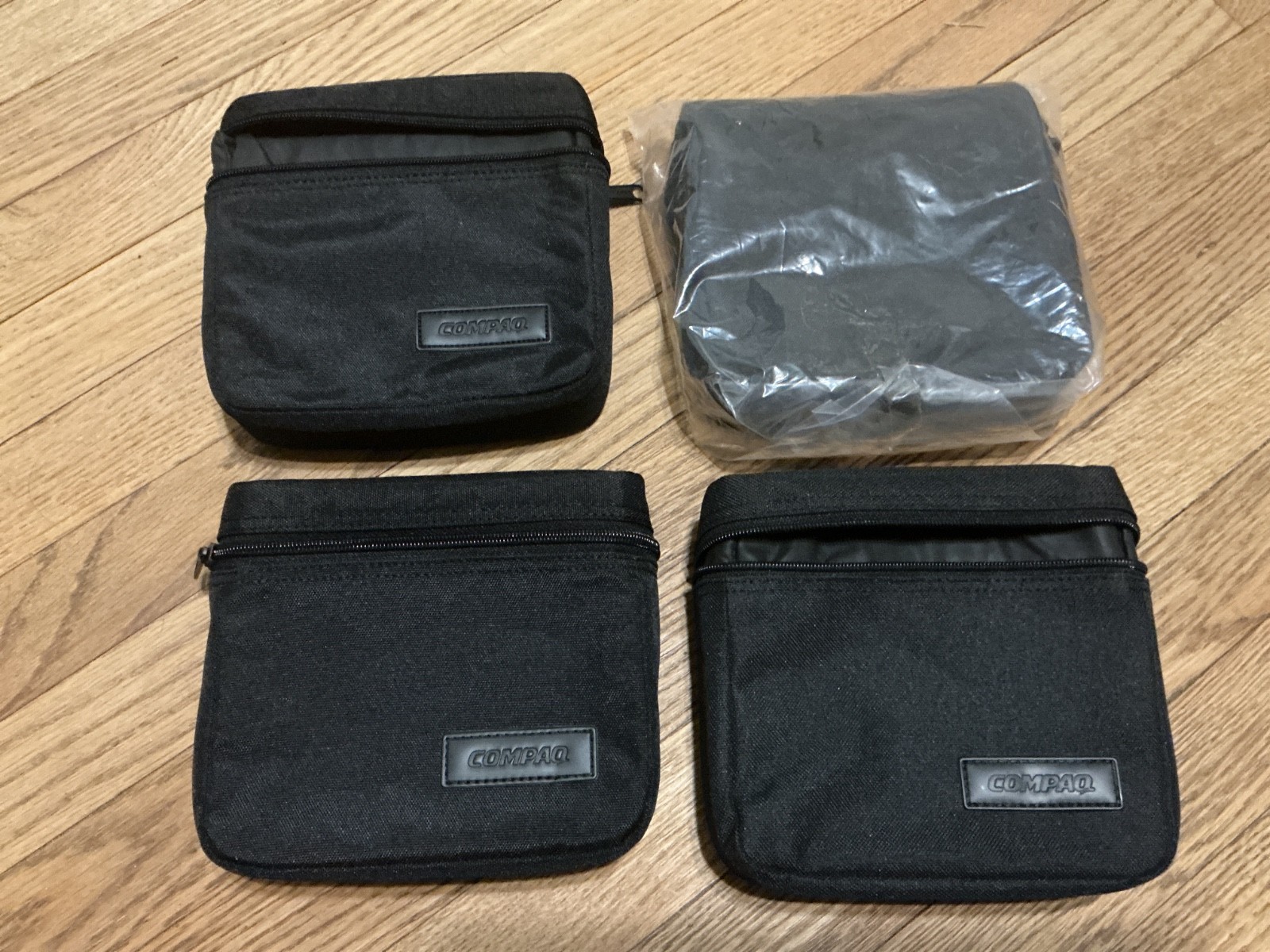 Vintage Compaq 7x7" zippered bag, padded, 88054