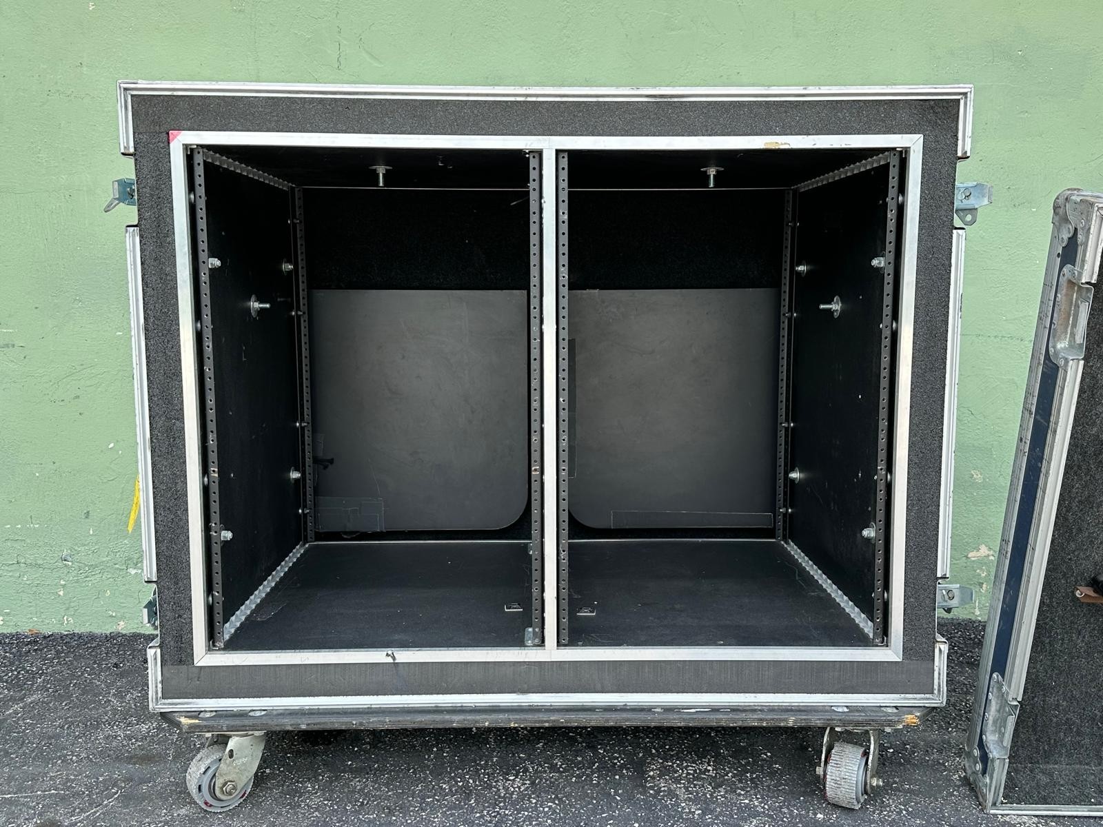 Olympic Dual 16 Space Amp Rack Case On Wheels #4184 (One)